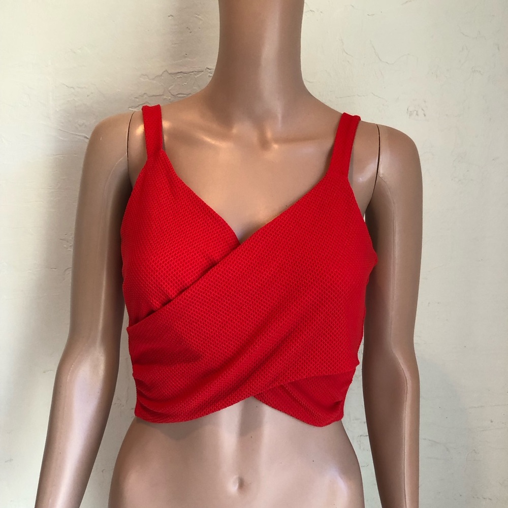Bebe Red Textured ￼Wrap Front Cropped Top Sleeveless Women’s Size M Elastic